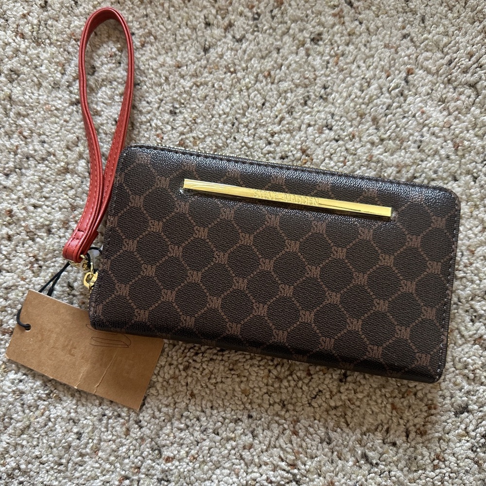 NWT STEVE MADDEN WRISTLET WALLET